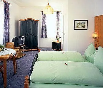 Guest house Hotel Braeustueberl