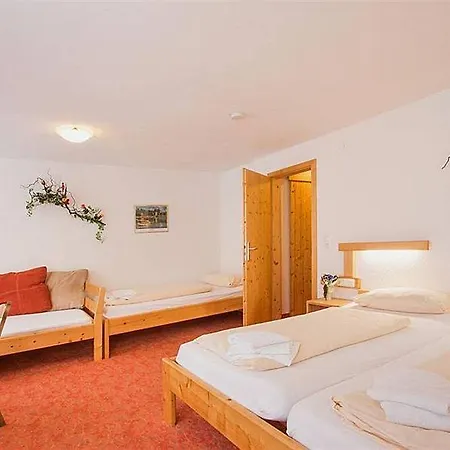 Guest house Hotel Braeustueberl 2*