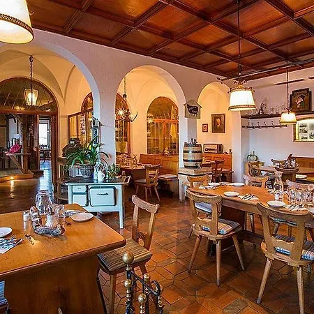 Guest house Hotel Braeustueberl 2*