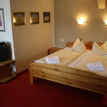 Hotel Braeustueberl Guest house 2*
