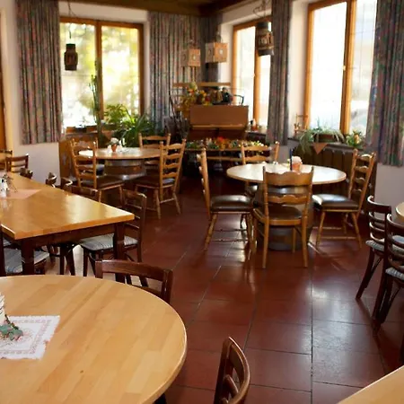 Guest house Hotel Braeustueberl 2*