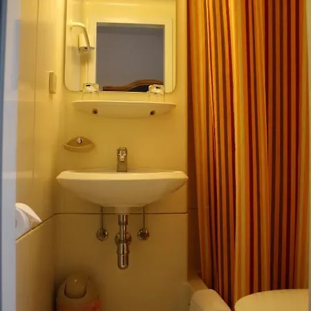Hotel Braeustueberl Guest house 2*
