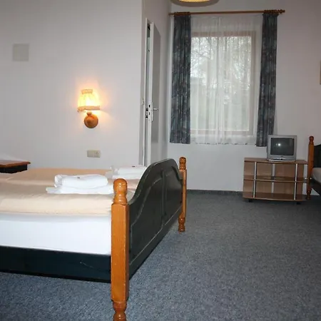 Hotel Braeustueberl Guest house