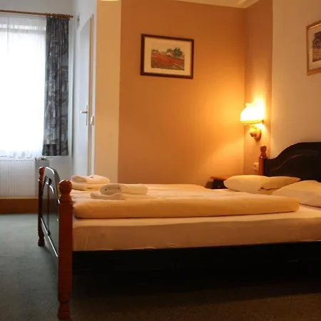 Hotel Braeustueberl 2*