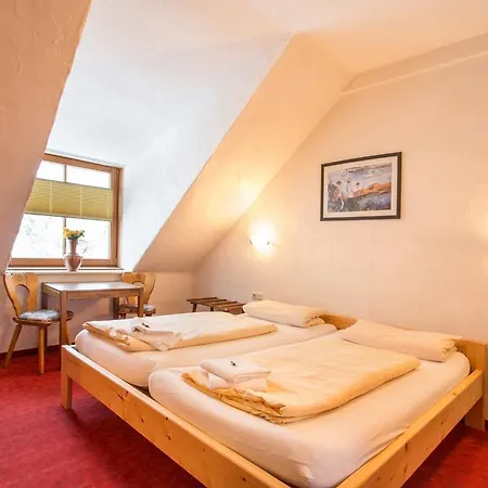 Guest house Hotel Braeustueberl 2*