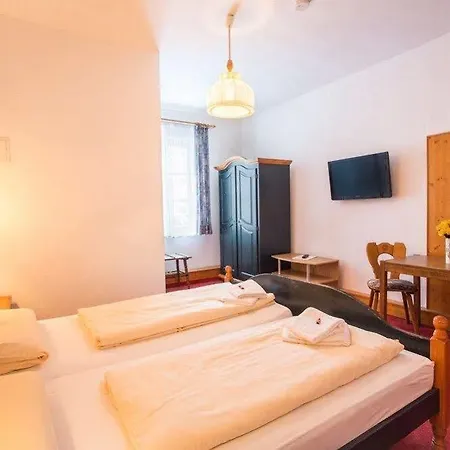 Hotel Braeustueberl Guest house